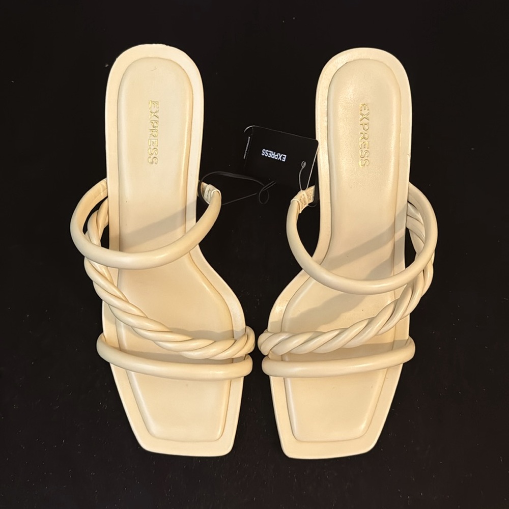 NWT Express Women’s Kitten Heels Sandals Size 9 Yellow Square Toes Sandals